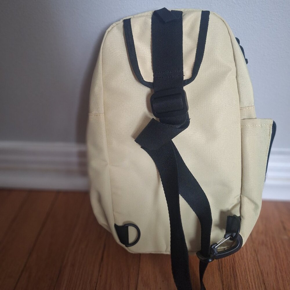 Adidas UTILITY 4 SLING BAG Crossbody Bag Unisex Yellow NEW WITH TAGS - Picture 2 of 2